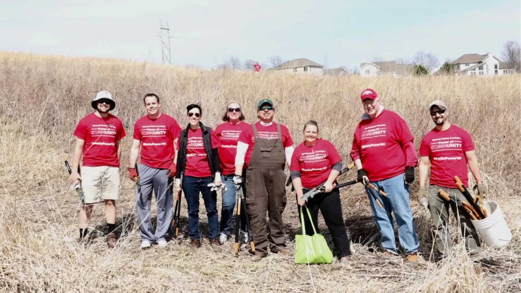 Pheasant Branch Conservancy Volunteers wearing red shirts